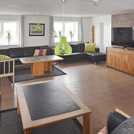 Five-bedroom Holiday In 2 Vestervig