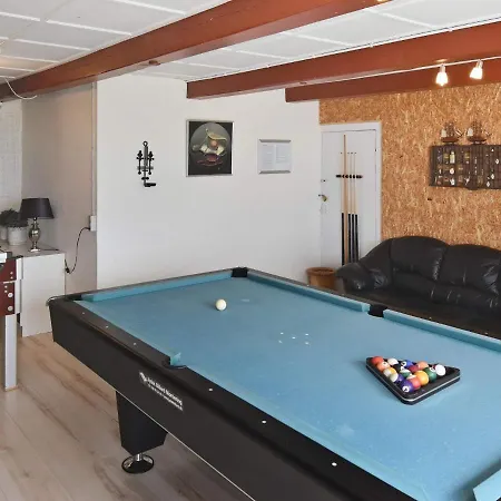 Five-bedroom Holiday In 2 Vestervig