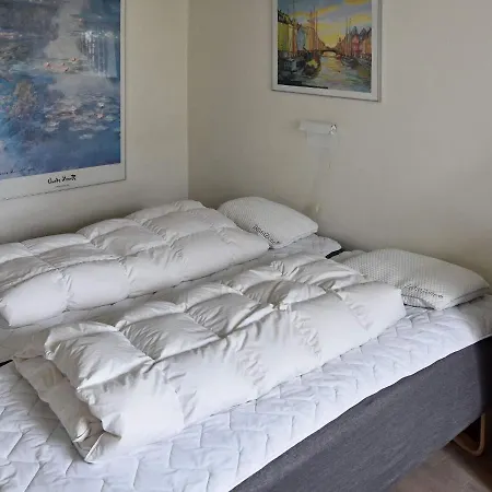 Five-bedroom Holiday In 2 * Vestervig