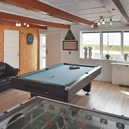 Five-bedroom Holiday In 2 Vestervig