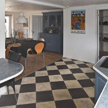 Five-bedroom Holiday In 2 * Vestervig