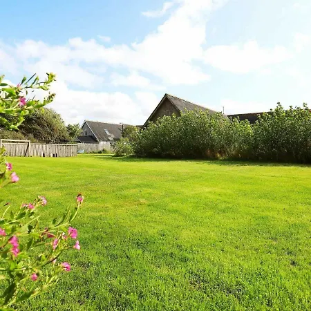 Five-bedroom Holiday In 2 * Vestervig